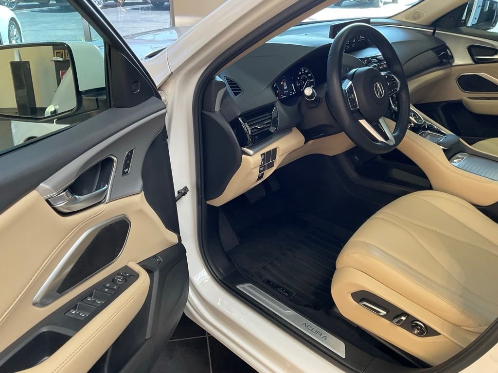 Used 2024  Acura Base image 10