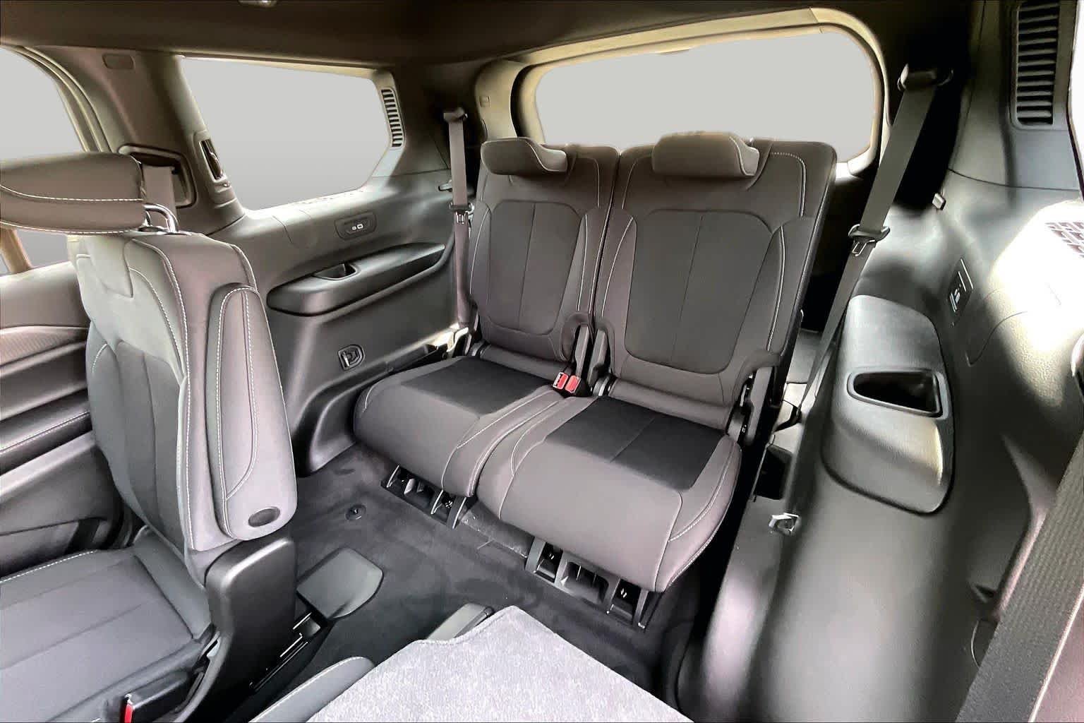 New 2026 Baltic Gray Metallic Clear-Coat Exterior Paint Jeep Laredo X image 21