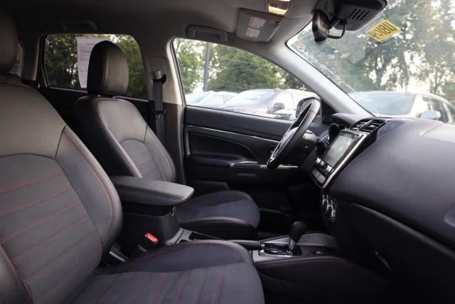 Used 2025 Silver Mitsubishi 2.0 SE image 37