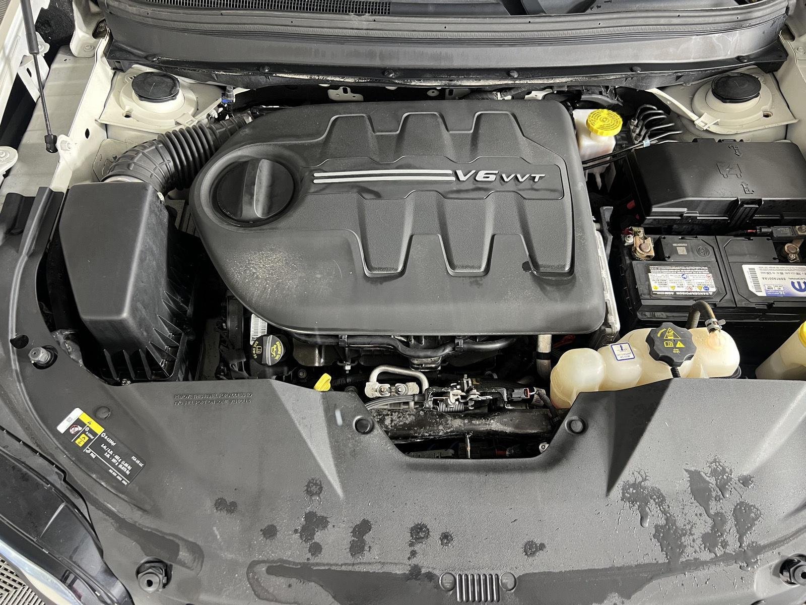 Used 2019 Pearl White Jeep Trailhawk Elite image 11