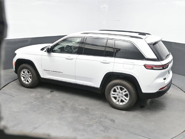 Used 2022 White Jeep Laredo image 33