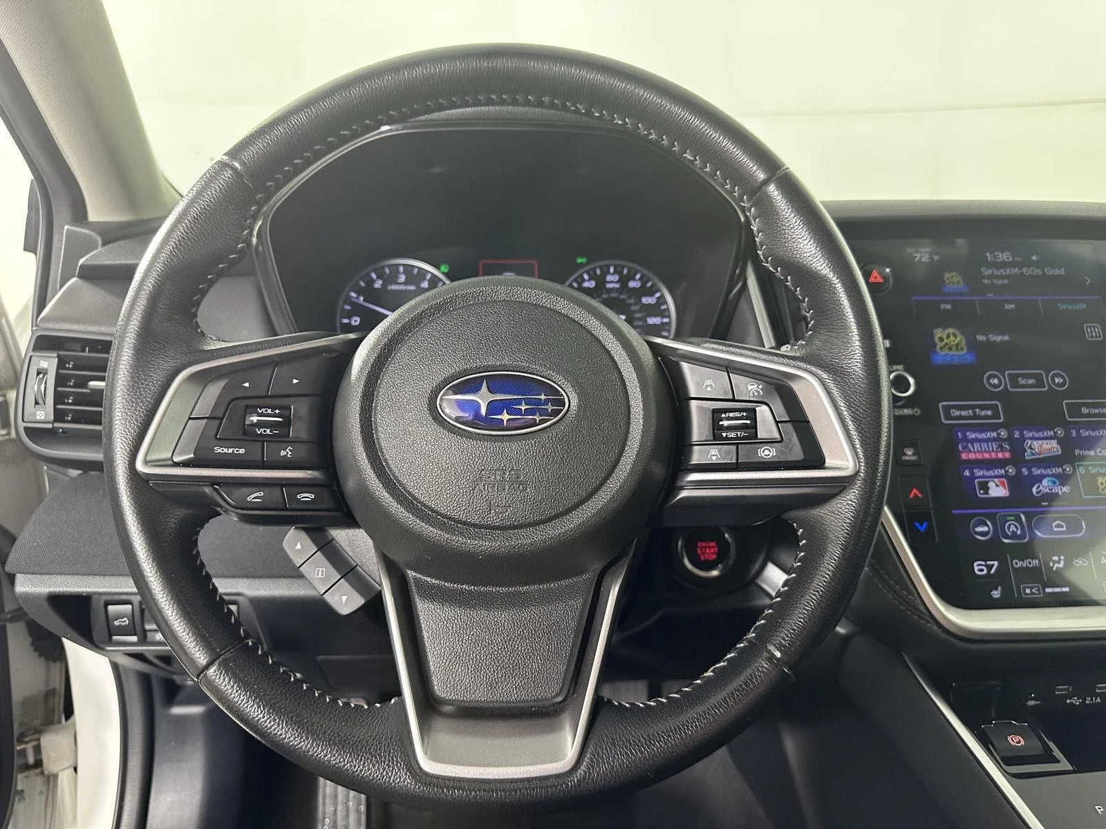 Used 2021  Subaru  image 11