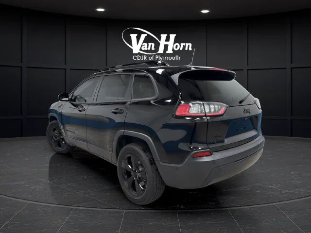 Used 2023 Diamond Black Jeep Altitude image 5
