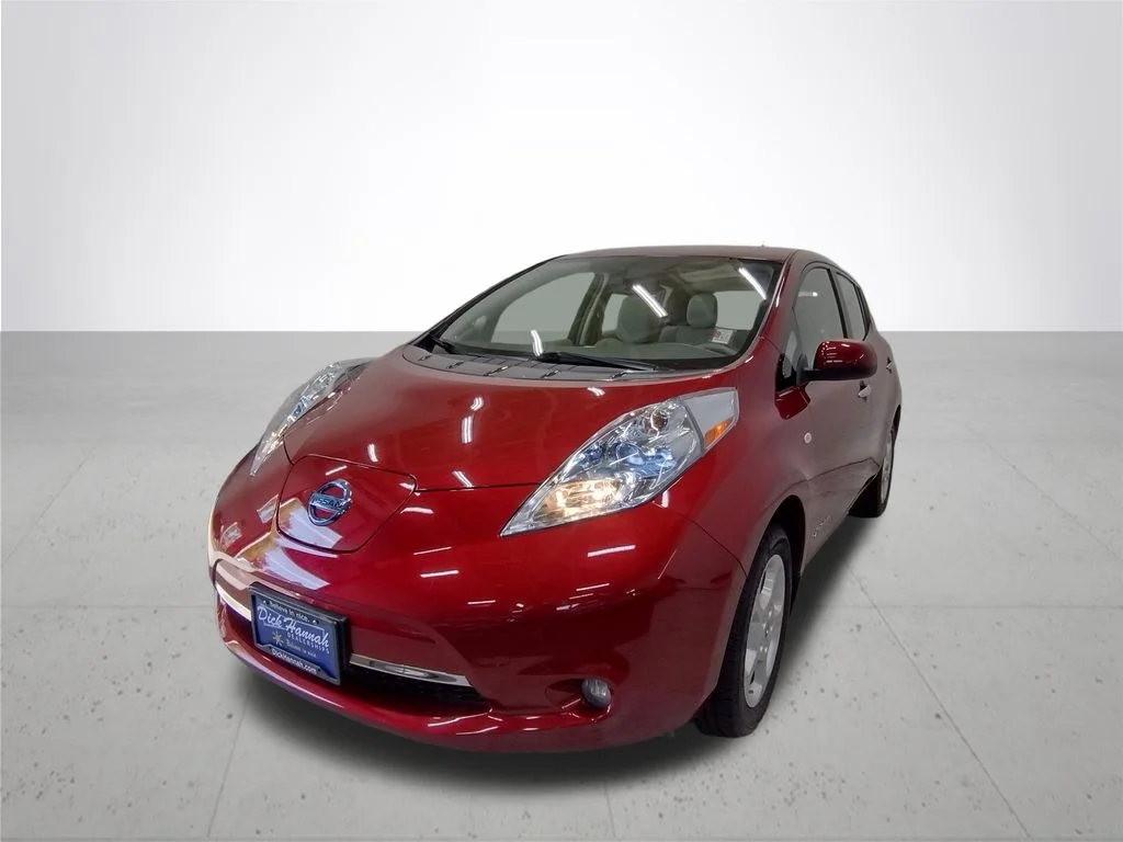 Used 2011 Nissan LEAF SL with VIN JN1AZ0CP0BT003844 for sale in Gladstone, OR