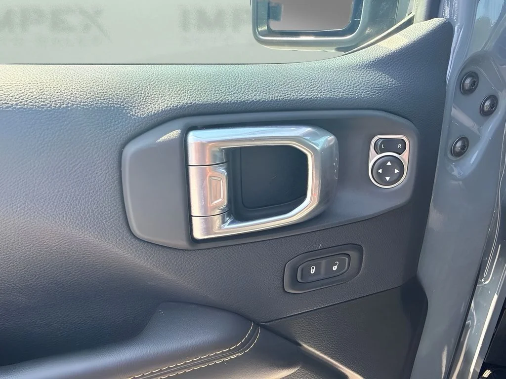 Used 2025 Gray Jeep Sahara 4xe image 17