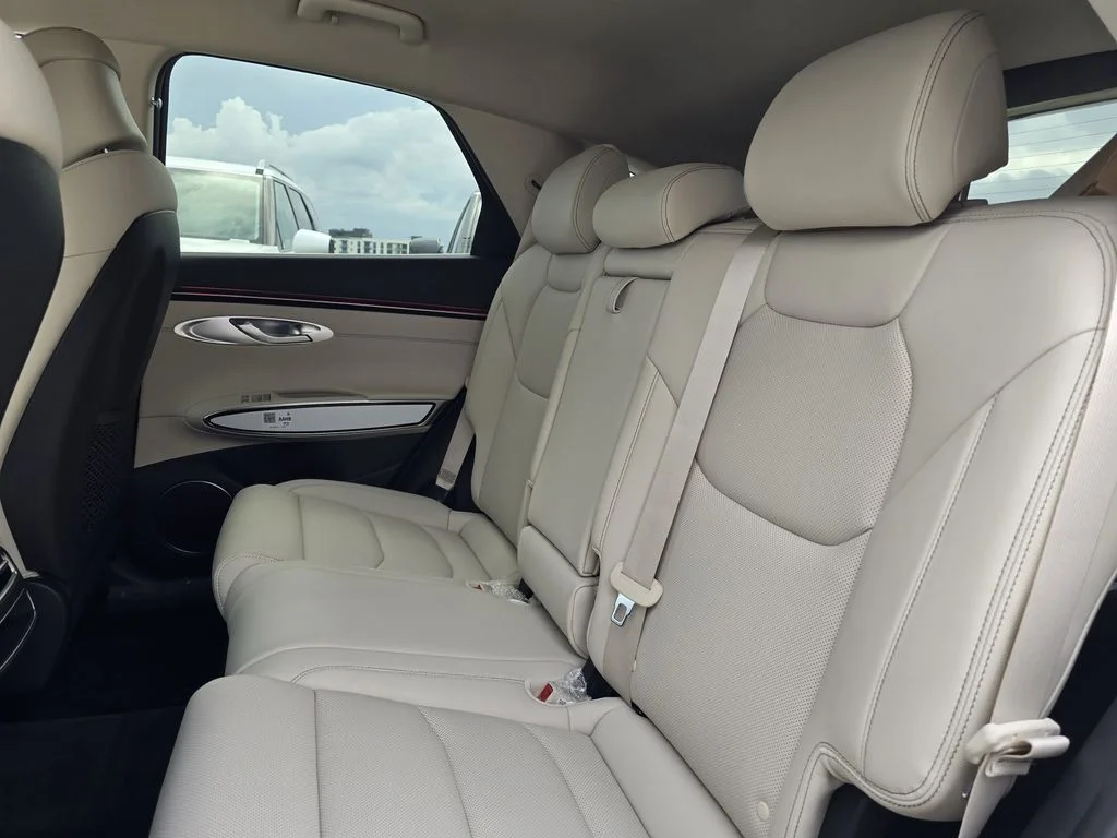 New 2026 White Genesis 2.5T image 11