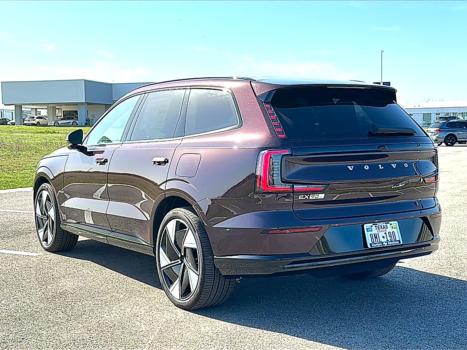 New 2025 Mulberry Red Volvo Ultra image 6