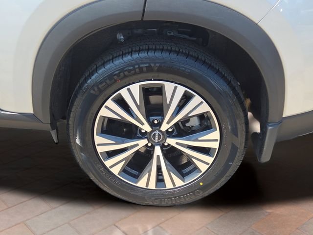 Used 2023 Brilliant Silver Metallic Nissan SV image 26