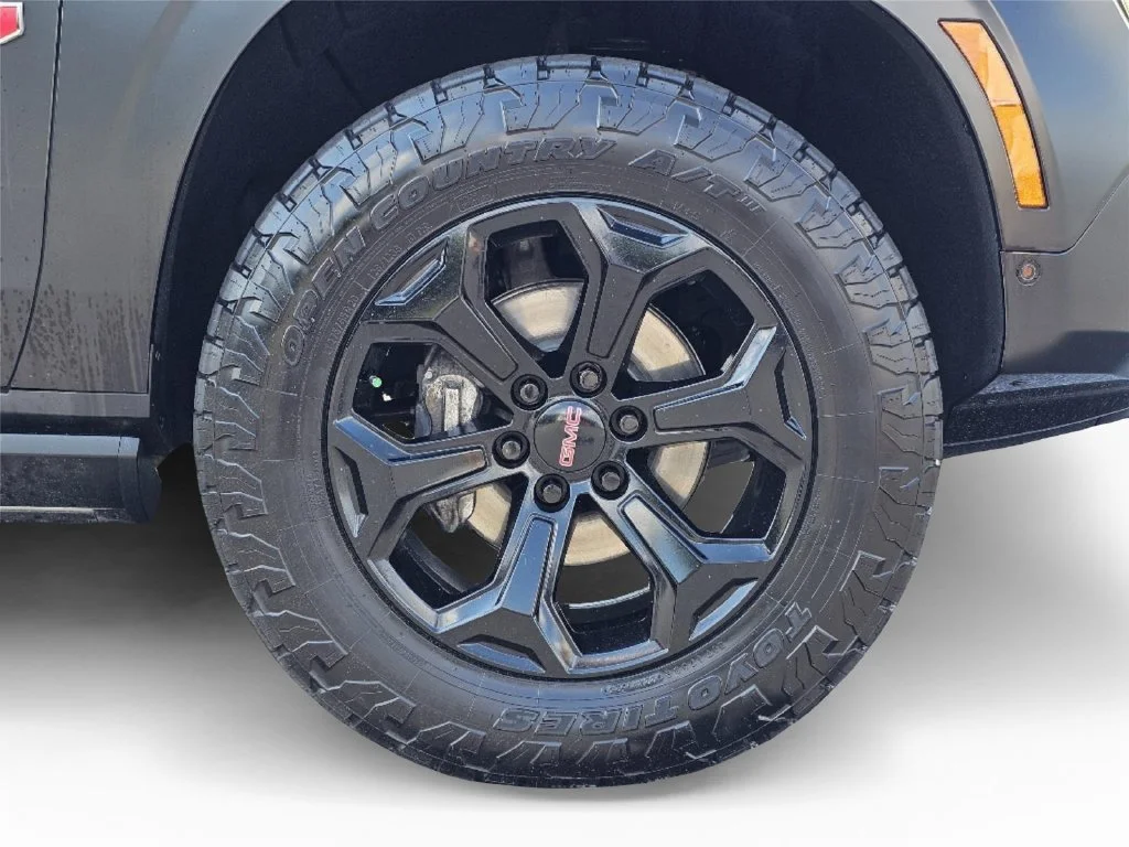 Used 2025 Onyx Black GMC AT4 Ultimate image 6