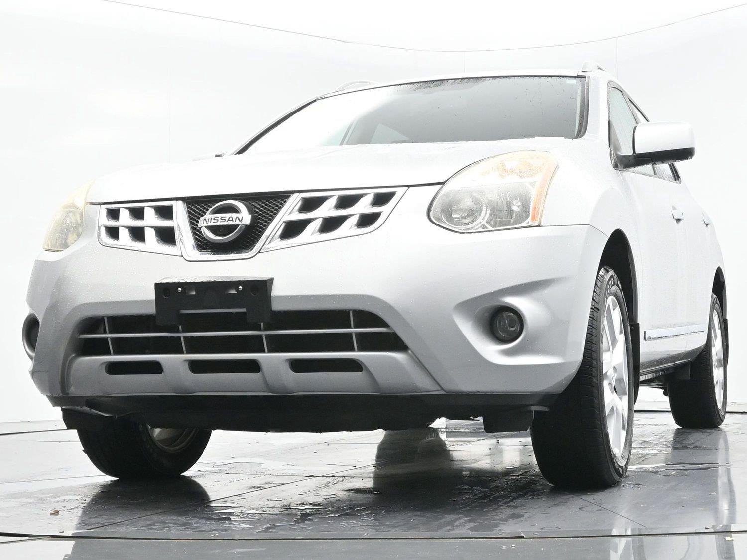 Used 2013 Brilliant Silver Nissan SL image 48
