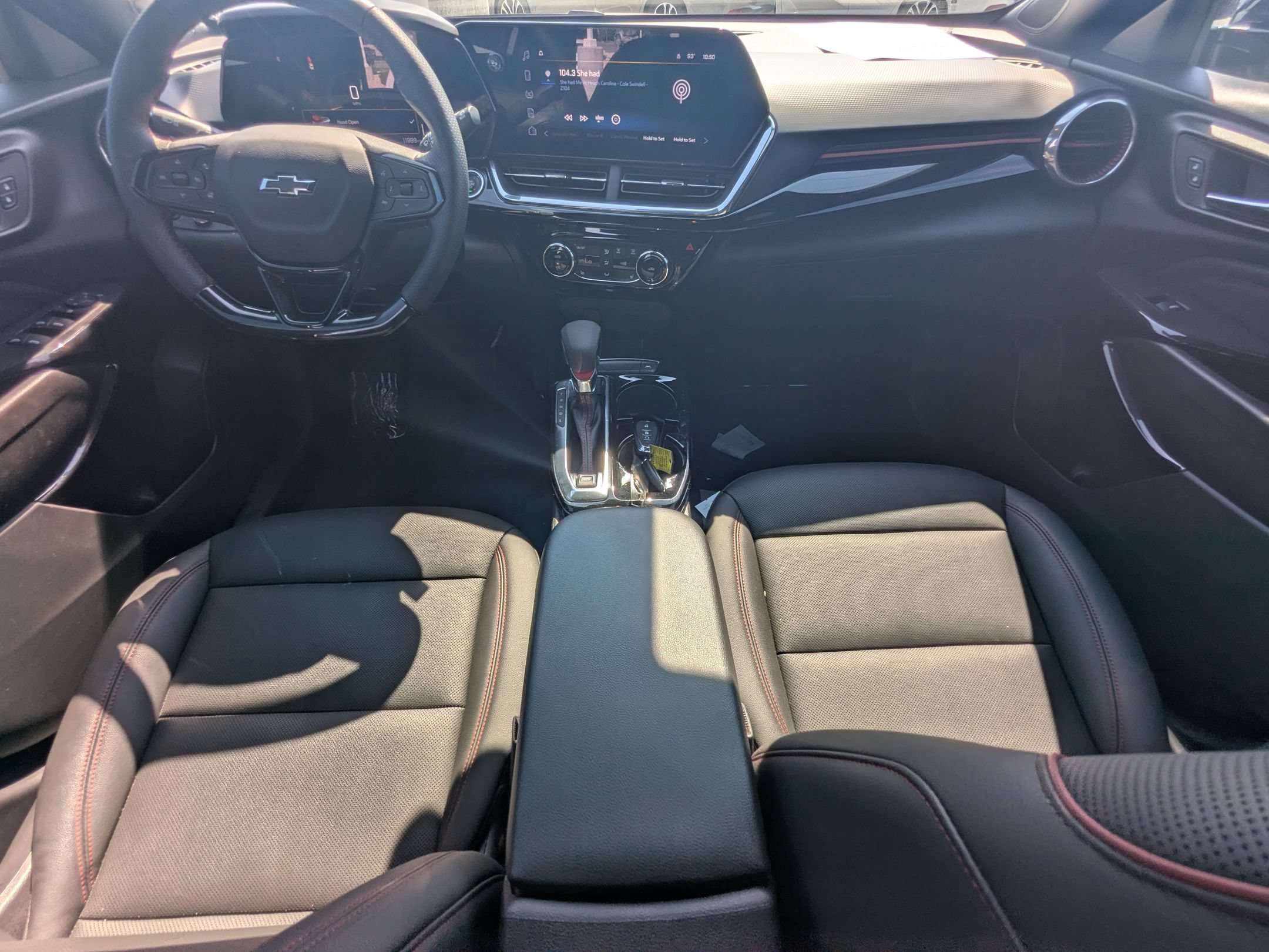 Used 2025 Summit White Chevrolet 2RS image 27