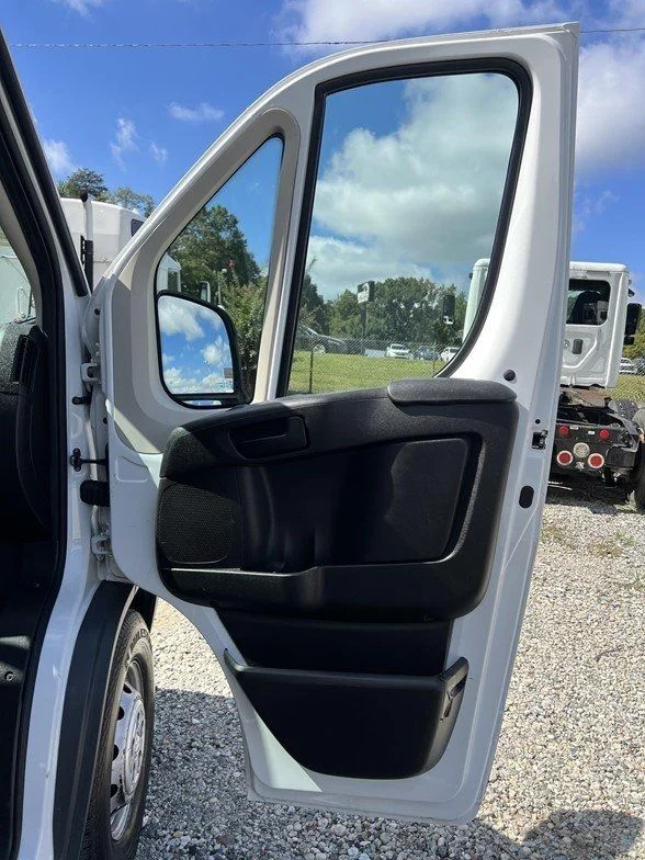 Used 2014 White Ram Base image 30