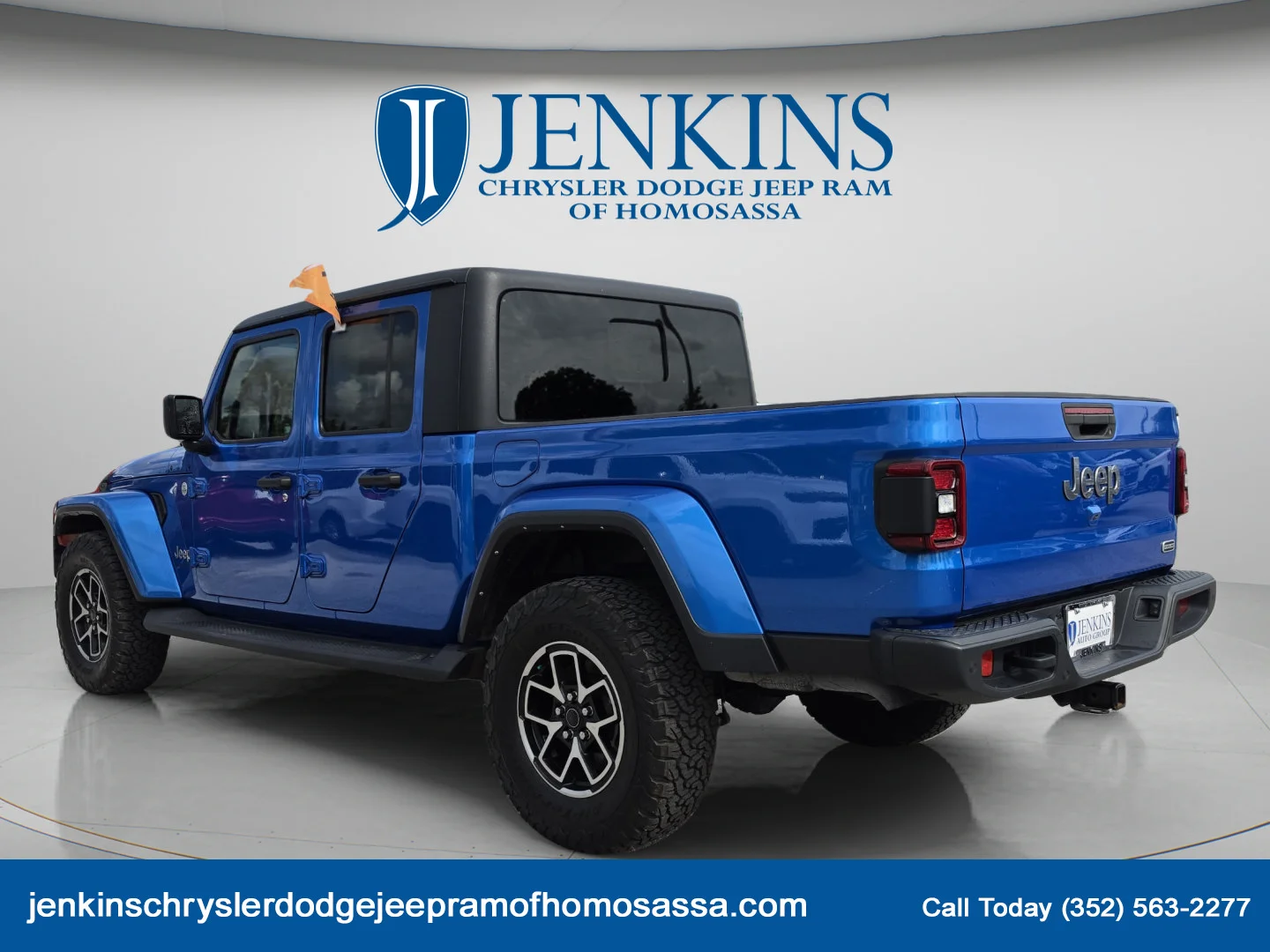 Used 2021 Hydro Blue Pearlcoat Jeep Overland image 4