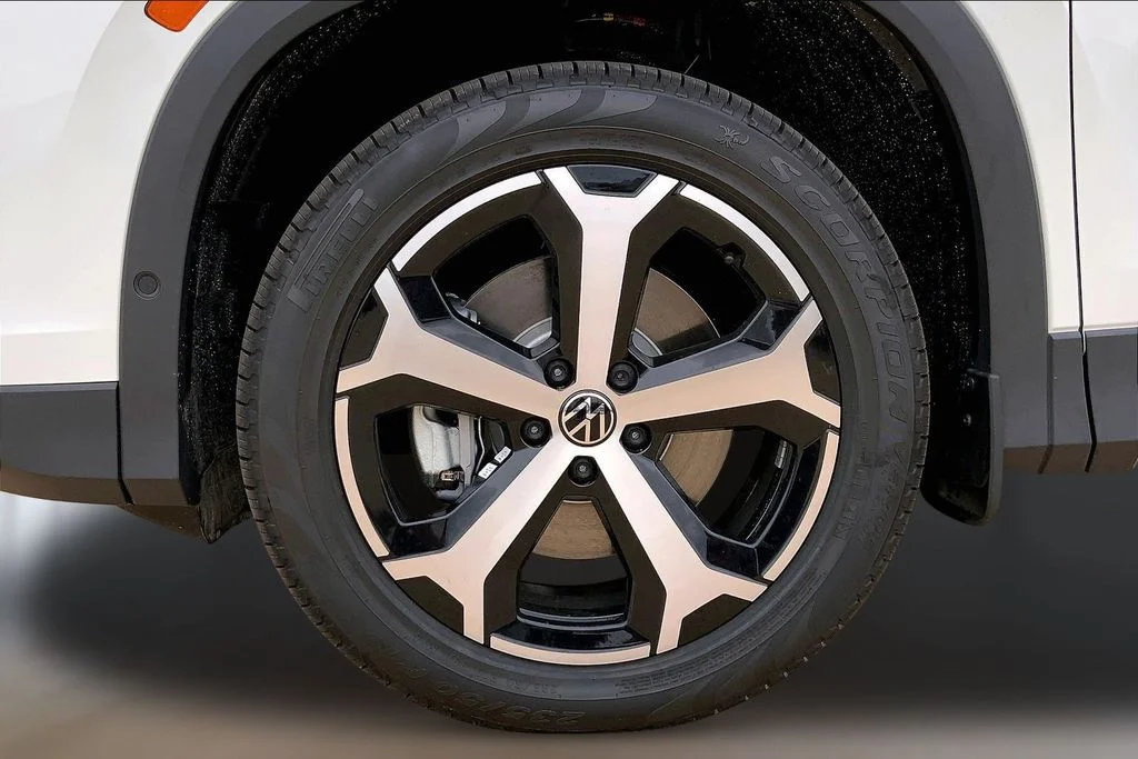 New 2026 Pure White Volkswagen 2.0T SE image 13