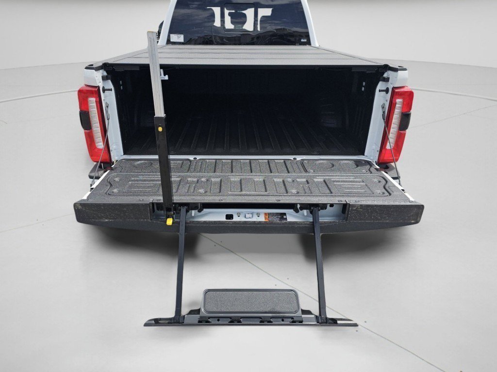 New 2026 Oxford White Ford LARIAT image 30