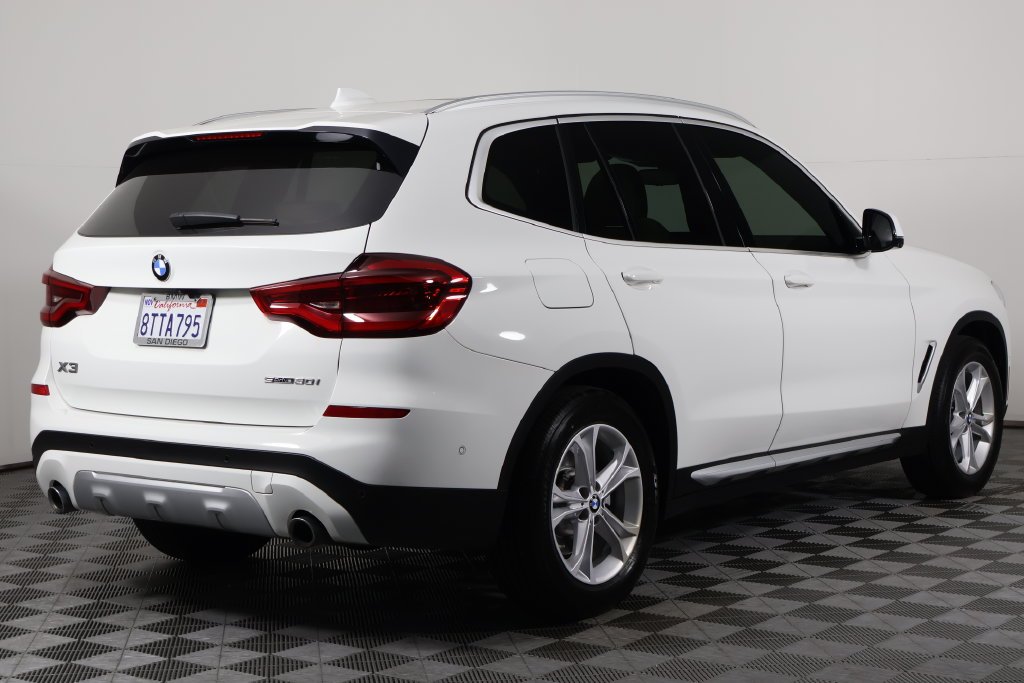 Used 2021 Alpine White BMW sDrive30i image 4