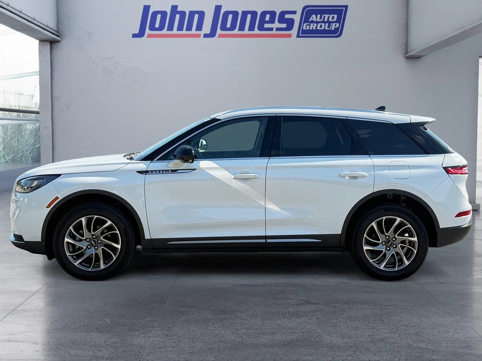 Used 2022 Pristine White Lincoln Standard image 22