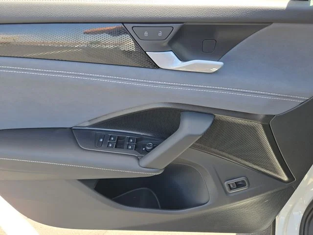 New 2026 White Volkswagen 2.0T SE image 9
