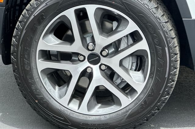New 2026 Fuji White Land Rover S image 24