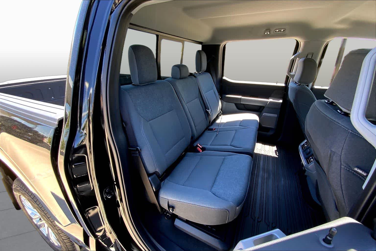 Used 2024 Agate Black Metallic Ford XLT image 19