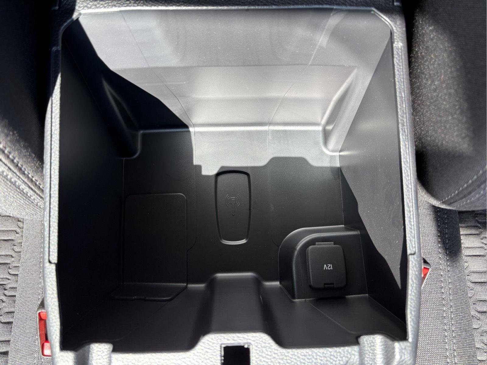 New 2026 Carbonized Gray Metallic Ford XLT image 14