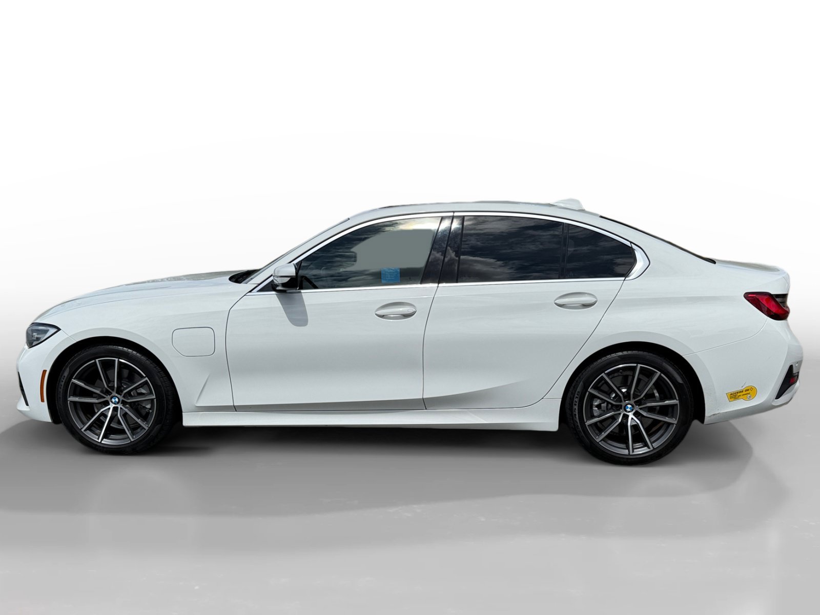 Used 2021 Alpine White BMW 330e iPerformance image 2