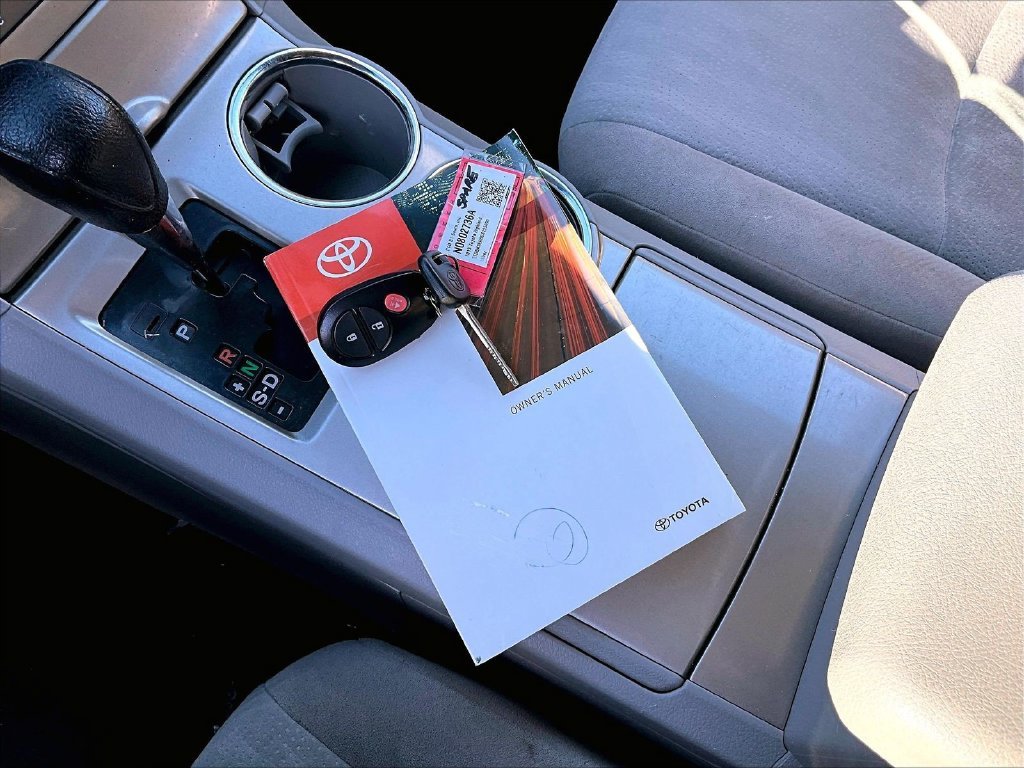 Used 2013 Silver Toyota Base image 31