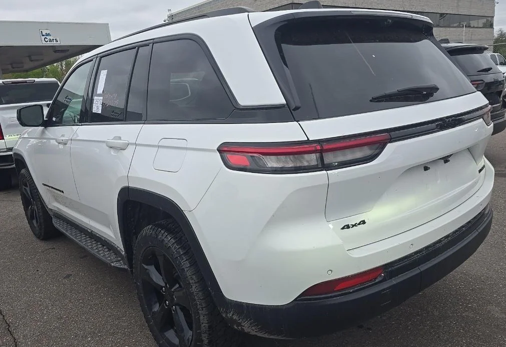 Used 2024 White Jeep Limited image 4