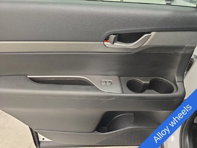 Used 2025 Hyper White Hyundai SEL image 19
