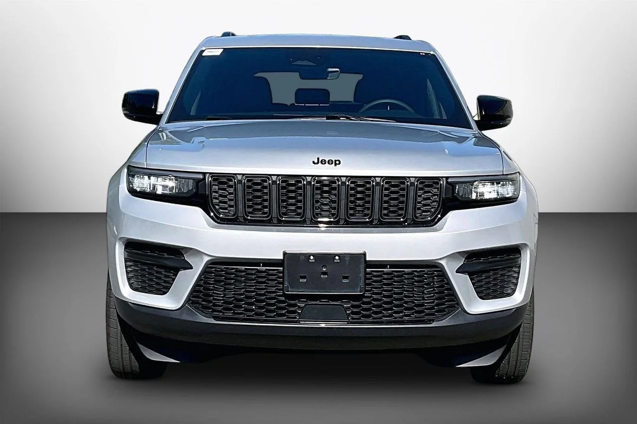 Certified Used 2025 Silver Jeep Altitude image 3