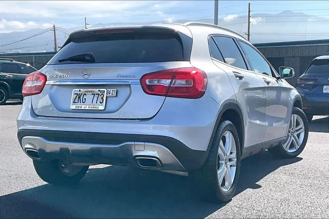 Used 2018 Silver Mercedes-Benz GLA 250 image 2