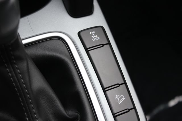 Used 2025 White Kia LX image 9