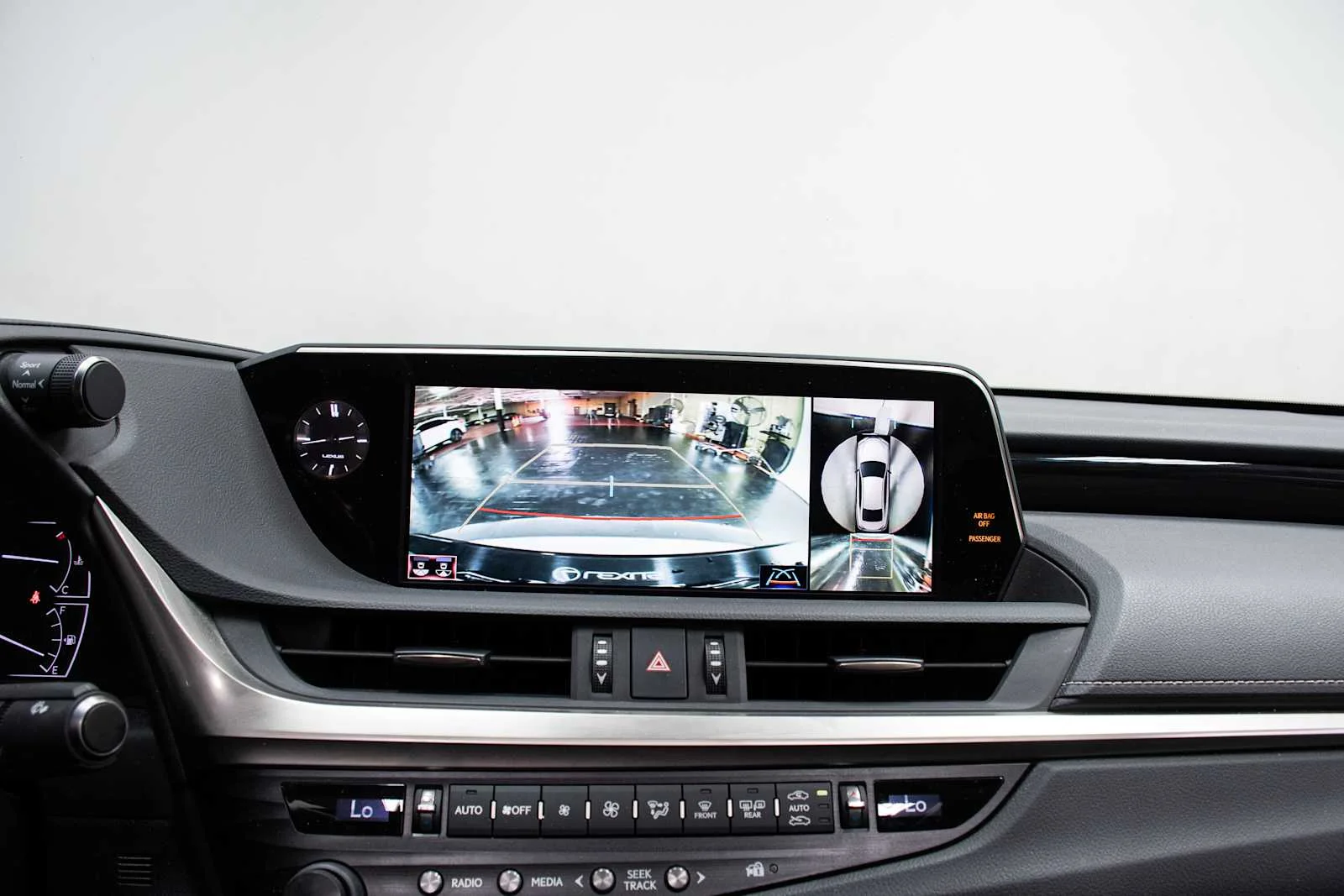 Used 2019 Obsidian Lexus Ultra Luxury image 17