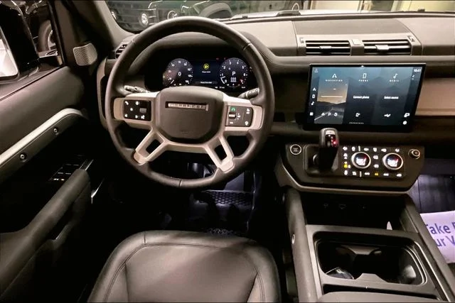 Used 2023 Silver Land Rover S image 4