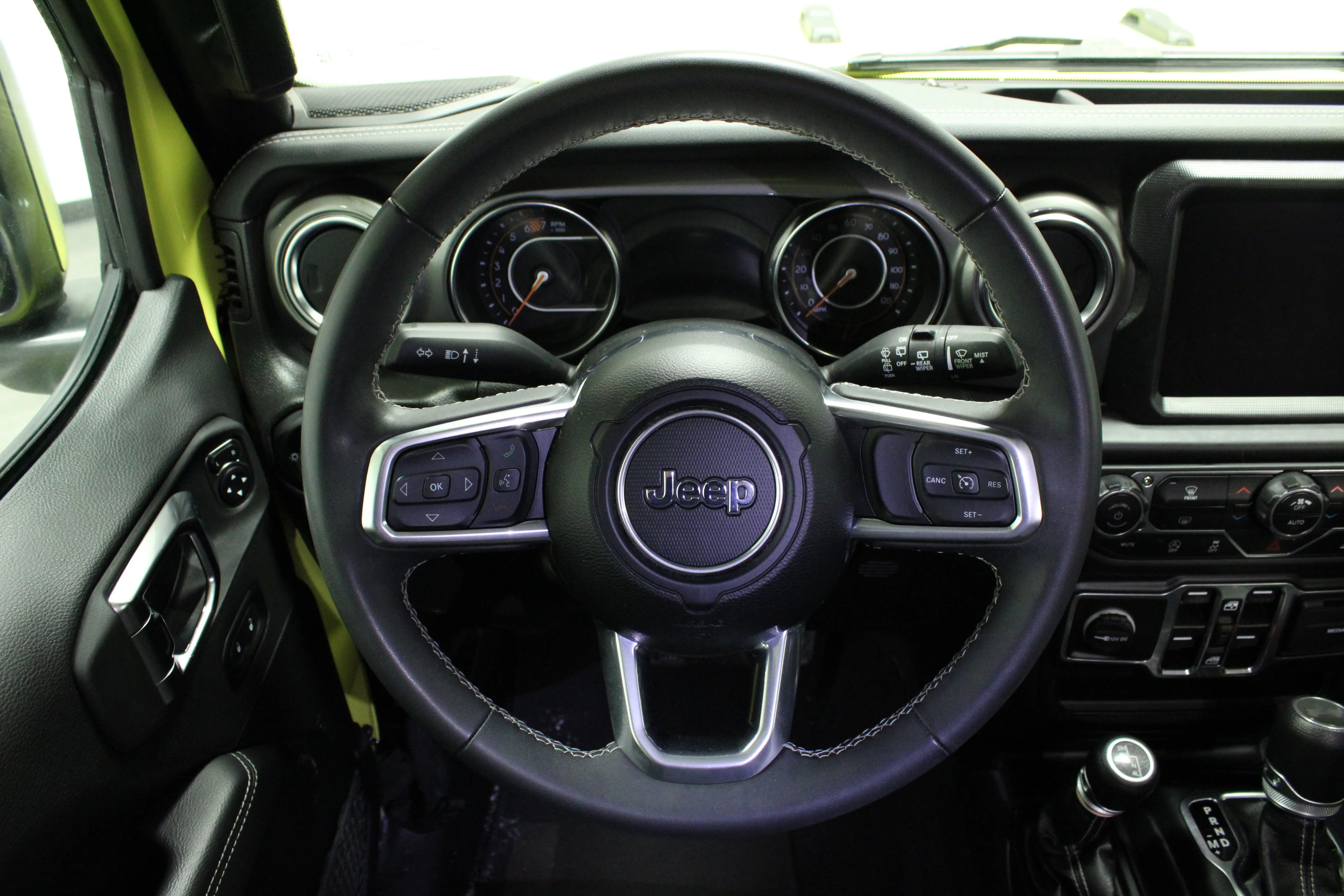 Used 2023 High Velocity Clearcoat Jeep Sahara image 20