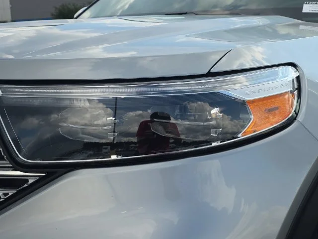 Used 2023 Silver Ford Limited image 33