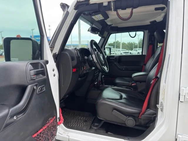 Used 2017 Bright White Clearcoat Jeep Rubicon Recon image 5