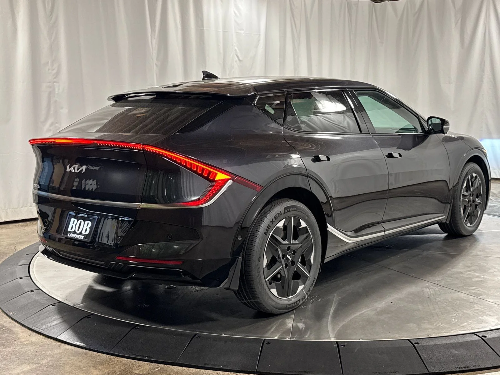 New 2026 Gray Metallic Kia Wind image 10
