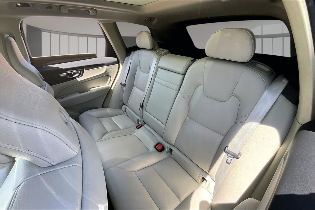 Used 2019 Blue Volvo T5 Momentum image 26