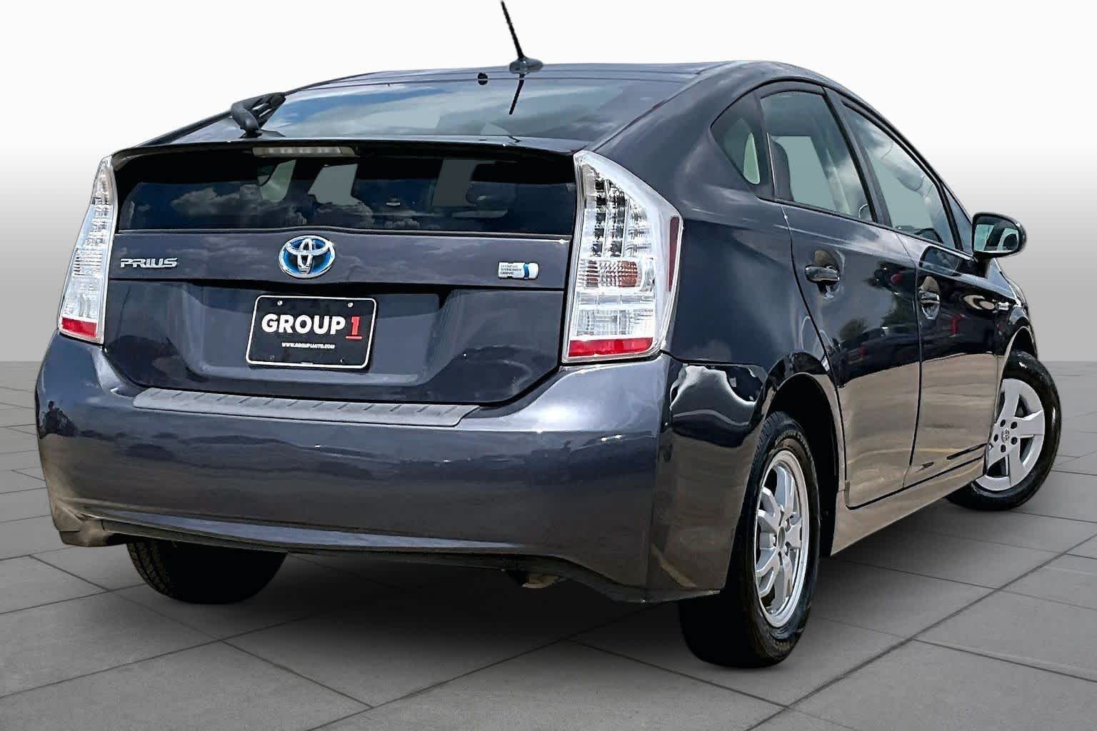 Used 2011 Winter Gray Metallic Toyota III image 12