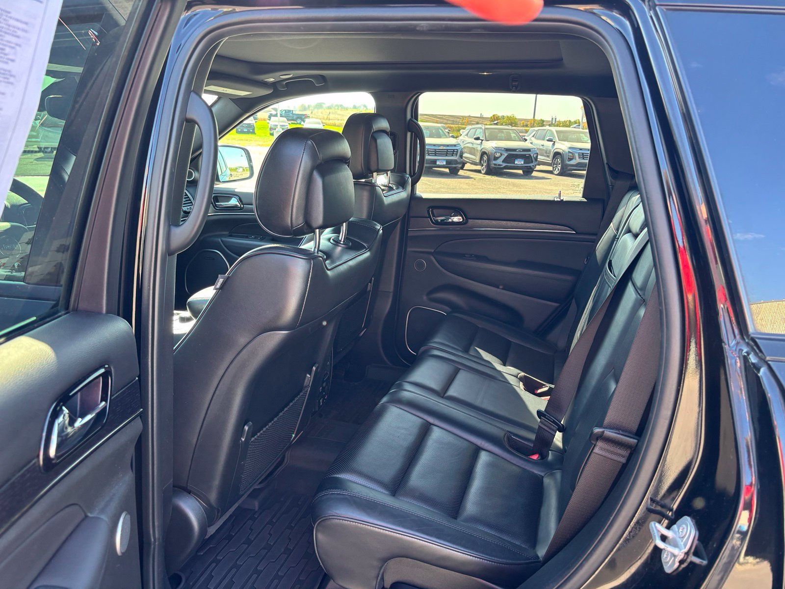 Used 2020 Diamond Black JEEP Overland image 8