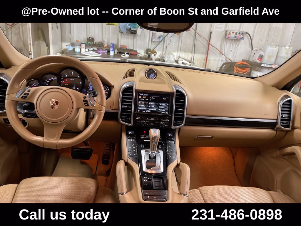 Used 2013  Porsche Diesel image 17
