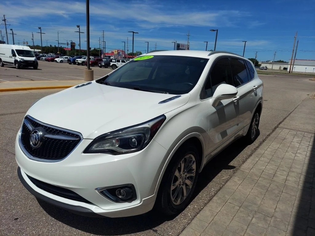 Used 2019 White Buick Essence image 3
