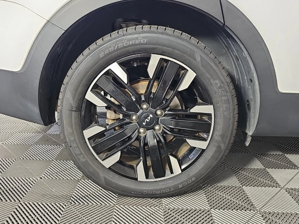 Used 2023 White Kia SX-Prestige image 12