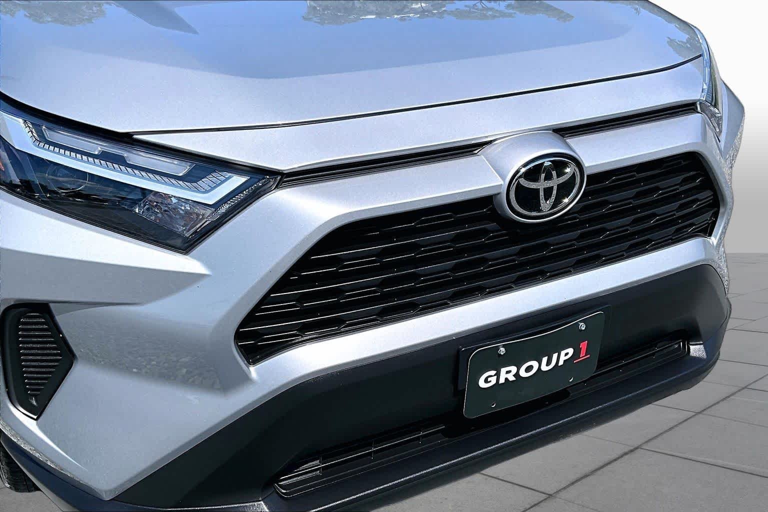 Used 2025 Silver Sky Metallic Toyota XLE image 30