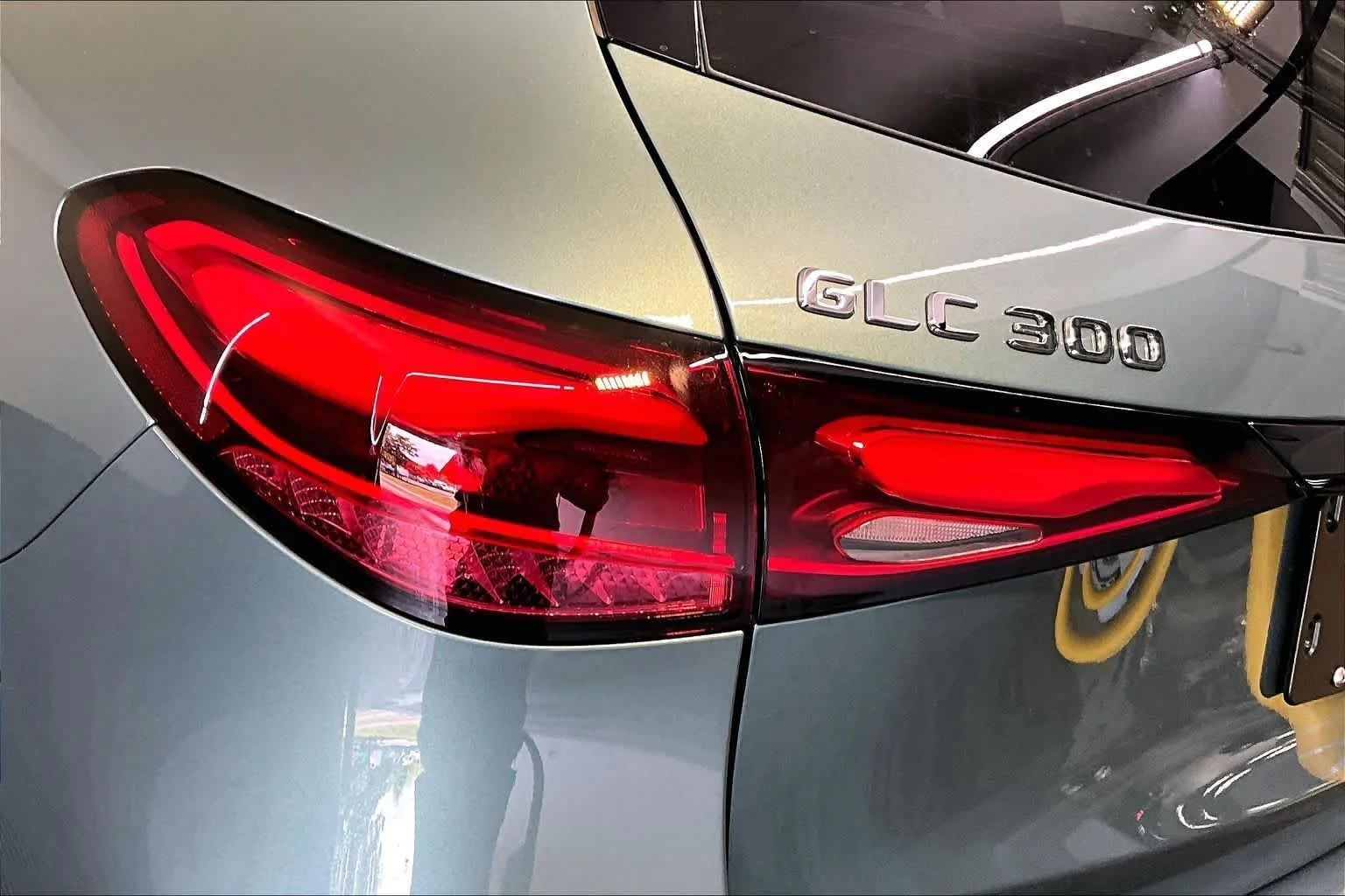 New 2027 Verde Silver Metallic Mercedes-Benz GLC 300 image 5
