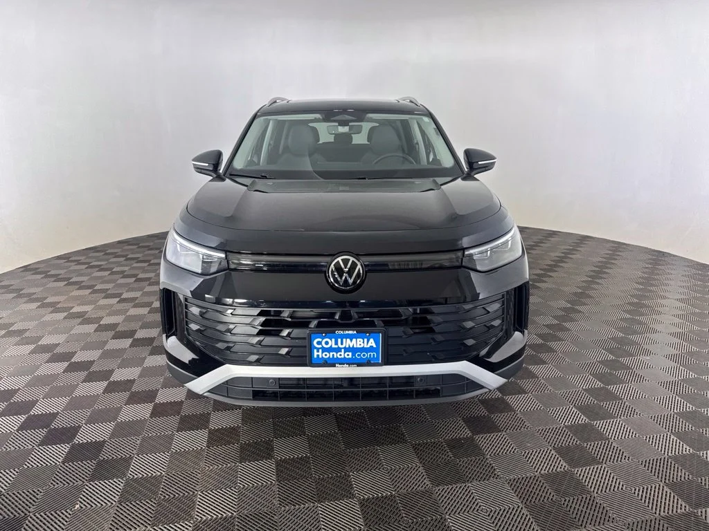 Used 2025 Black Volkswagen 2.0T SE image 3