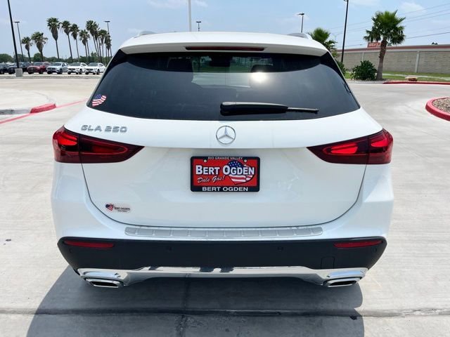 New 2026 Polar White Mercedes-Benz GLA 250 image 34