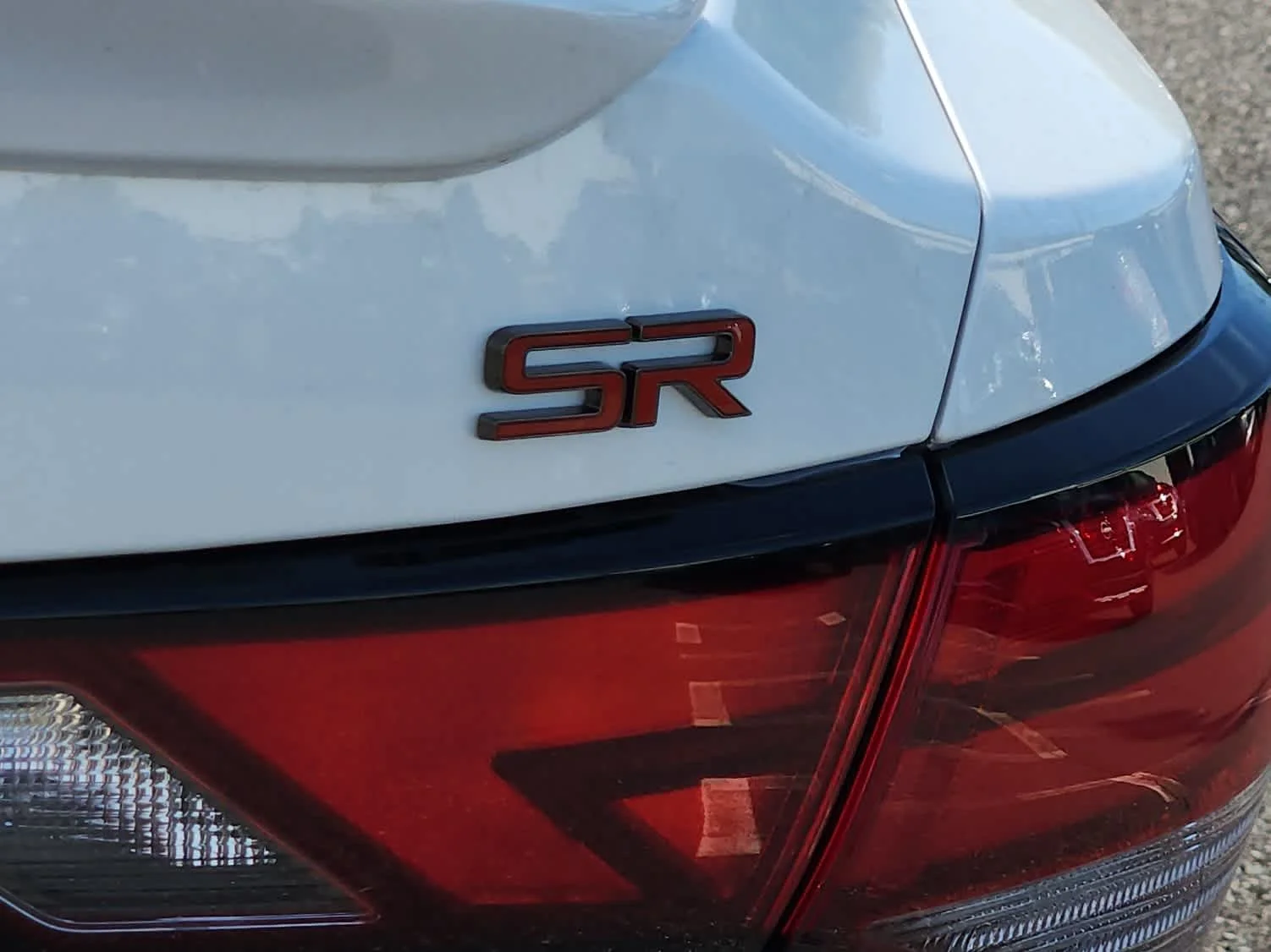 Used 2025 Aspen White Tricoat/Super Black Nissan SR image 22