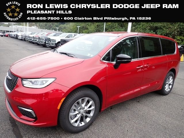 2026 Chrysler Pacifica Select AWD's photo
